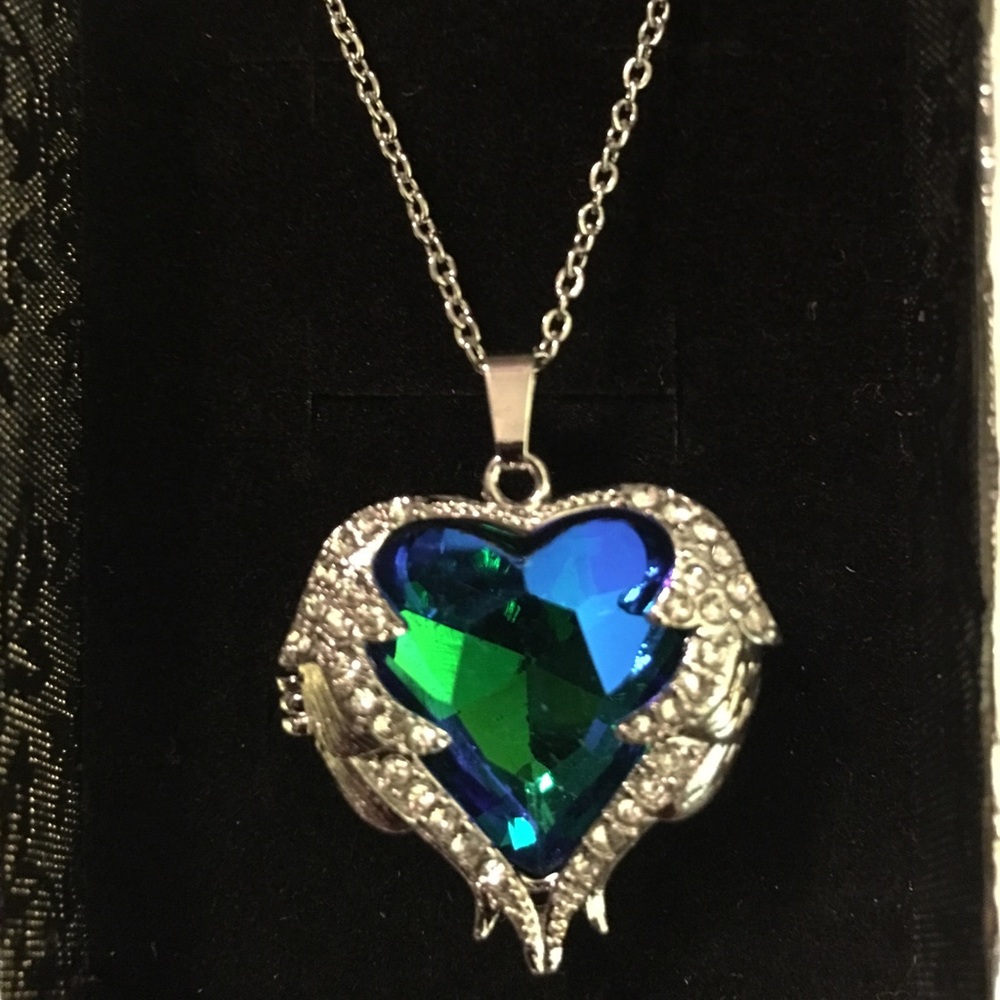 Necklace with blue stones